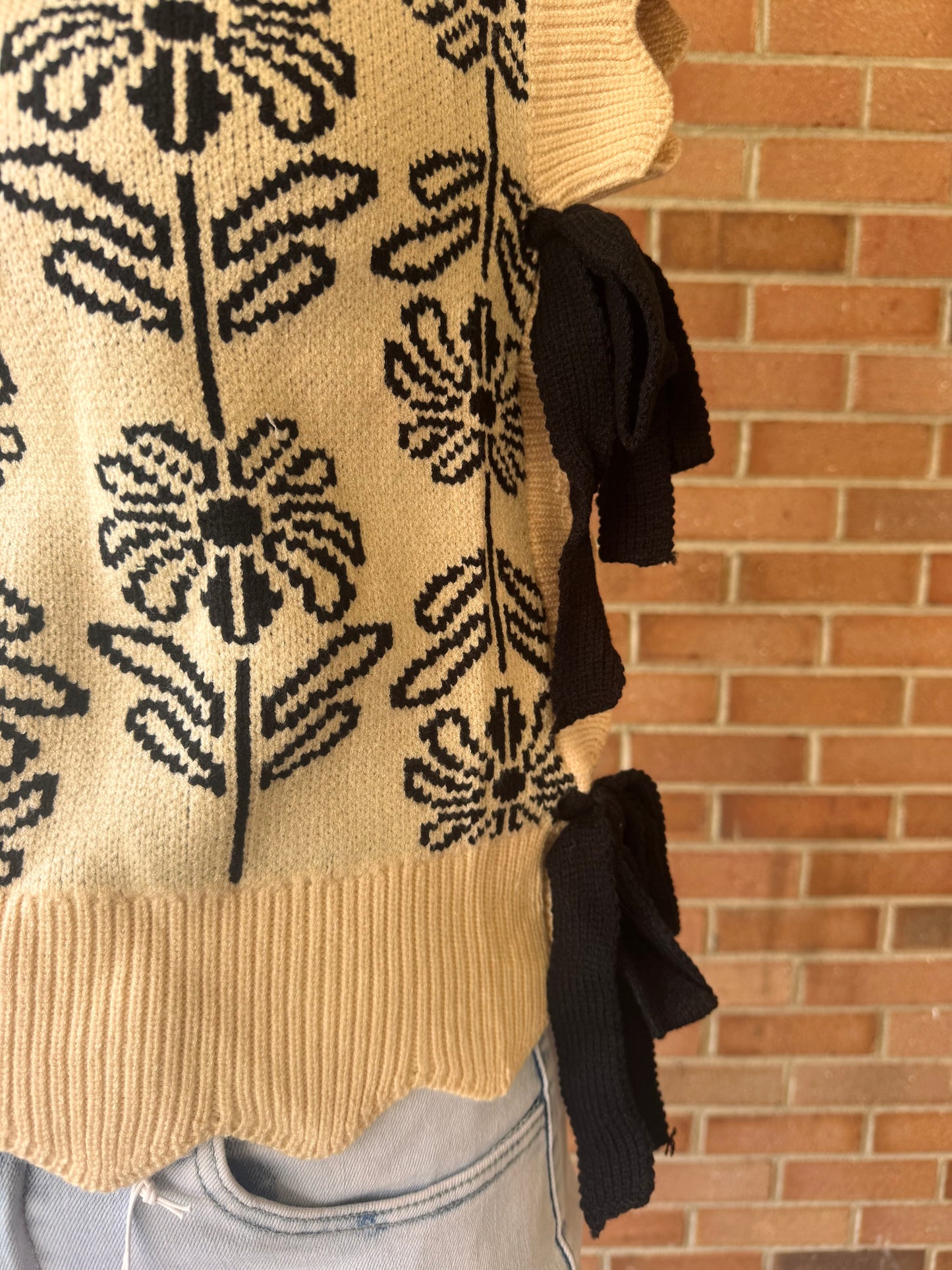 MOCK NECK FLORAL SWEATER VEST